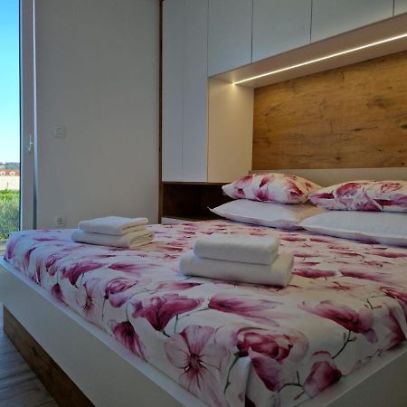 Apartman Marcelina 1 With Private Pool Trogir Exteriör bild