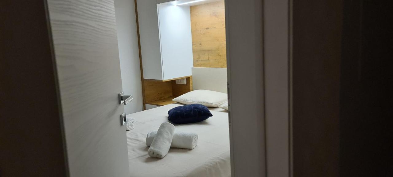 Apartman Marcelina 1 With Private Pool Trogir Exteriör bild
