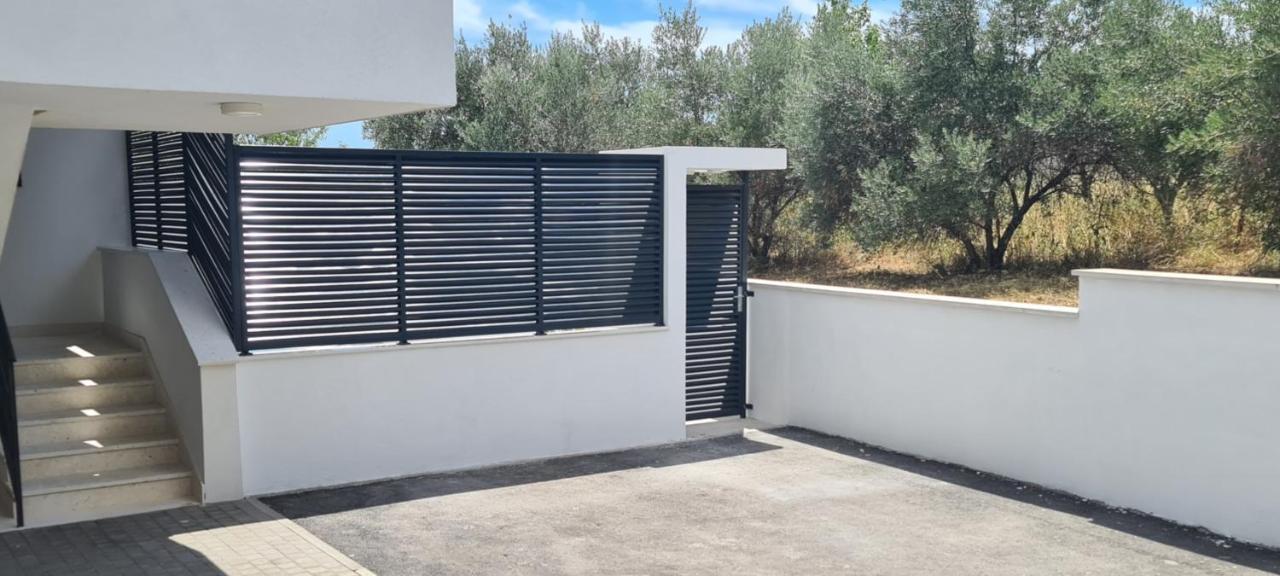 Apartman Marcelina 1 With Private Pool Trogir Exteriör bild