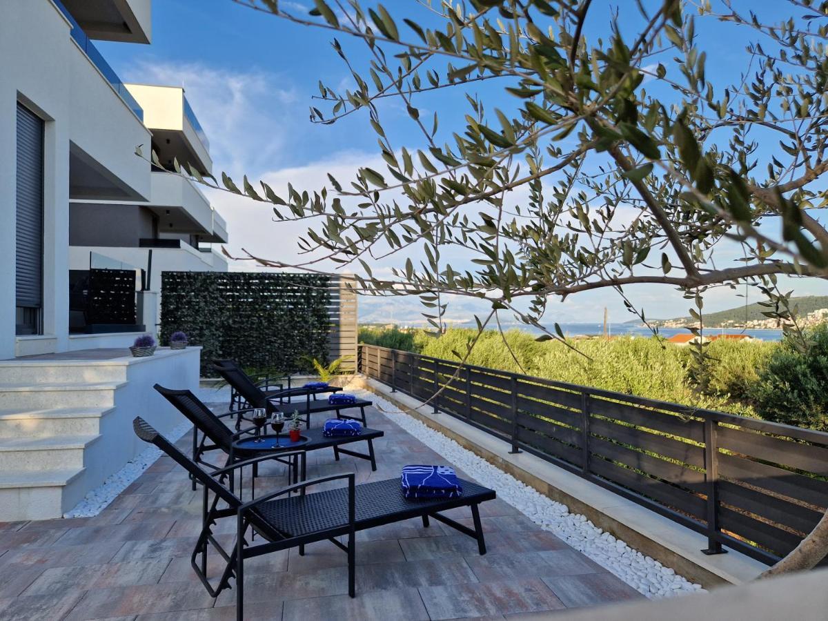 Apartman Marcelina 1 With Private Pool Trogir Exteriör bild
